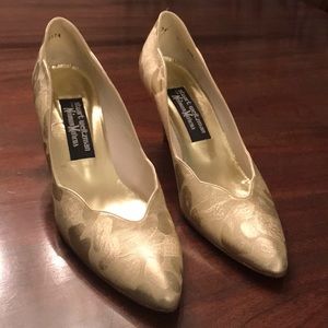 Vintage Stuart Weitzman Silk Kitten Heel Pump